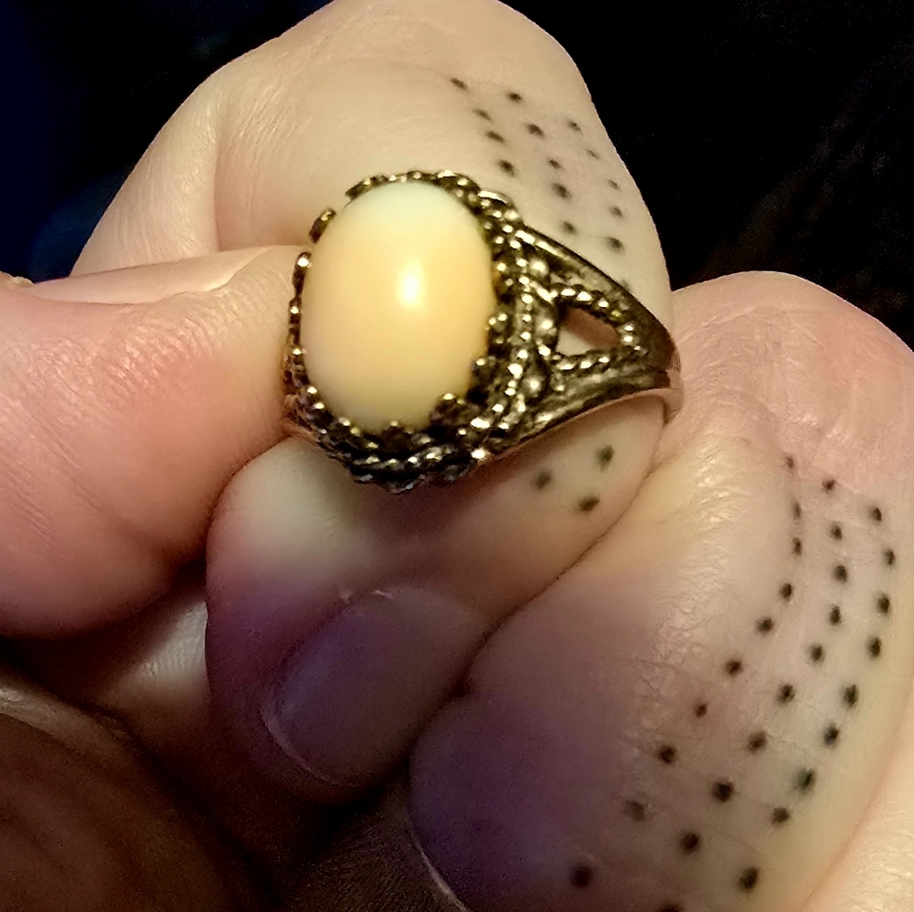 EUC vintage 1920s angel skin coral 10k yellow gold ring size Approx 6.5